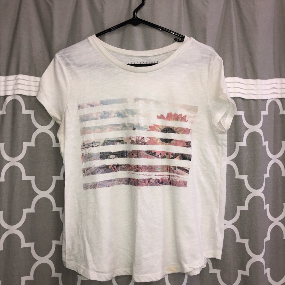 ☀︎︎Aeropostale Graphic T-Shirt ☀︎︎